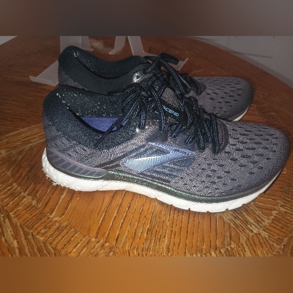 Brooks Black and Gray Running Shoes - Picture 6 of 7